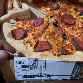 Domino's Pizza Kötekli Şubesinden Gelen Kalitesiz Pizza ve İade Talebi