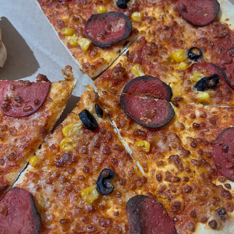 Domino's Pizza Kötekli Şubesinden Gelen Kalitesiz Pizza ve İade Talebi