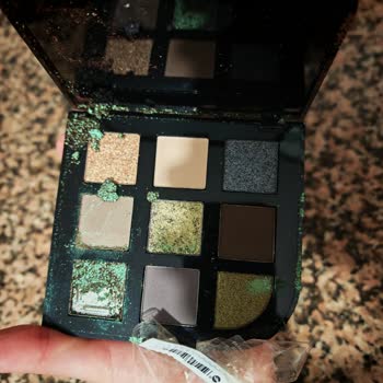 Gratis Mağazasından Aldığım Far Paleti Kırık Çıktı, Değişim Talep Ediyorum