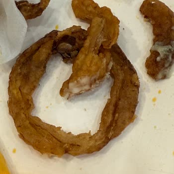 Carl's Jr. Cevahir Şubesinde Kötü Hijyen Ve Bayat Ürün Deneyimi!