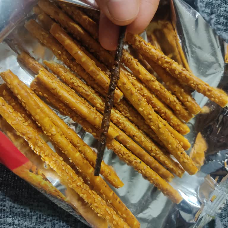 Kraker Paketinden Çıkan Yanmış Yabancı Madde Endişesi