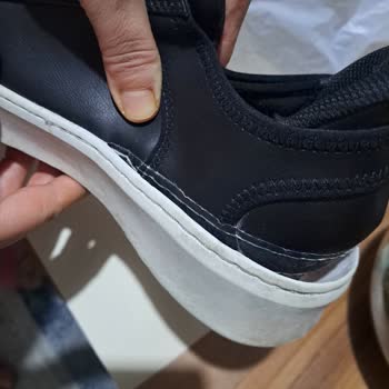 Kusurlu Ayakkabı, İlgisiz Mağaza: Derimod Ve Skechers Mağduriyeti