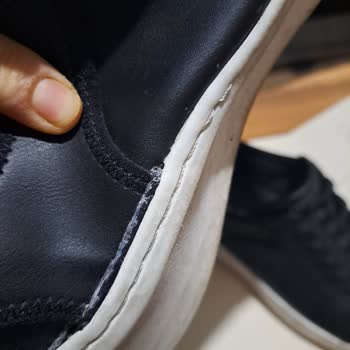 Kusurlu Ayakkabı, İlgisiz Mağaza: Derimod Ve Skechers Mağduriyeti