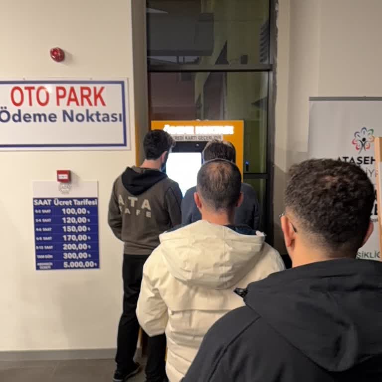 Ataşehir Belediyesi Ata Kültür Merkezi Otoparkında Yetersiz Kiosk Ve Uzun Ödeme Kuyruğu Sorunu