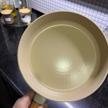 Özenli Kullanıma Rağmen Neoflam Tavanın Yüzeyinde Erken Çizilme Sorunu