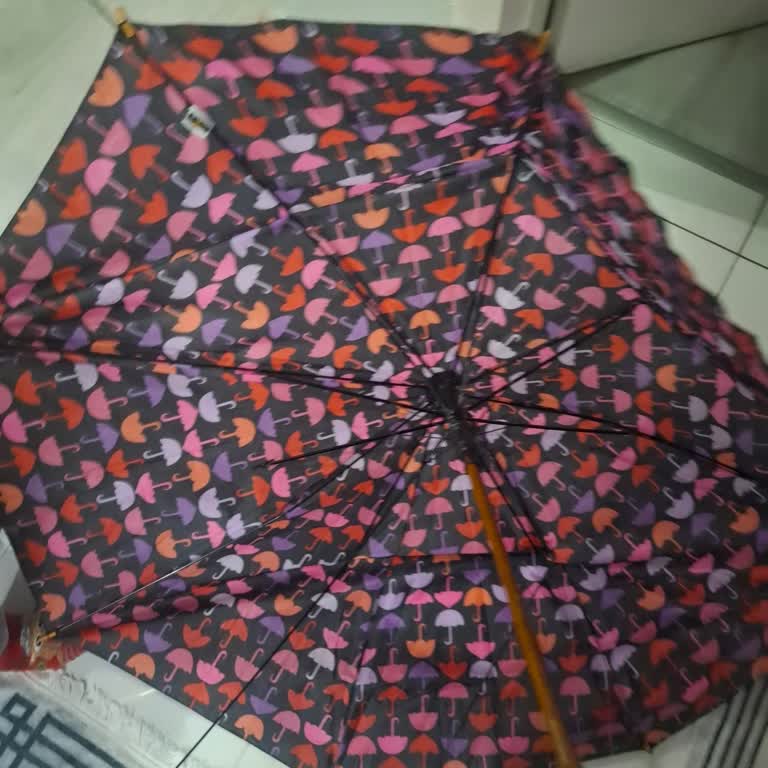 Macrocenter Kırılan Şemsiye Ve İlgisiz Mağaza Personeli Nedeniyle Hayal Kırıklığı