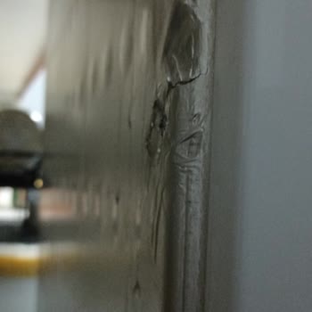 Buzdolabımın Yan Kısmı Aşırı Isınıyor Ve Yanık Kokusu Geliyor