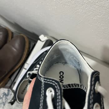 Kısa Sürede Deforme Olan Converse Ayakkabı Hayal Kırıklığı Yarattı