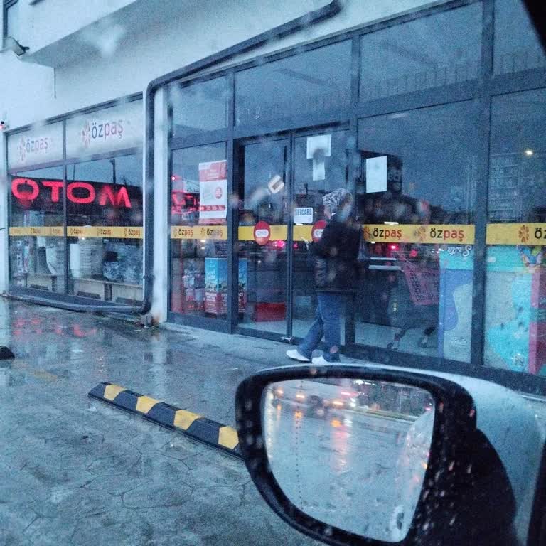 Özpaş Marketin Sürekli Geç Açılması Mağduriyet Yaratıyor