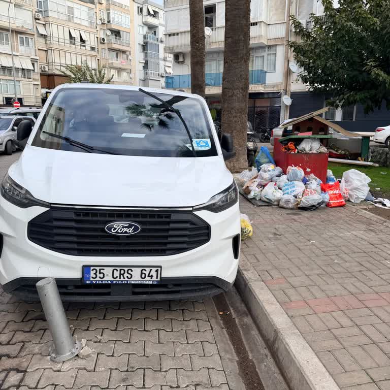 İZSU Aracının Hatalı Parkı Nedeniyle Çöp Sorunu Ve Çevre Kirliliği