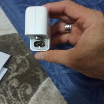 Apple 30W Adaptador USB‑C no funciona tras poco uso, rechazan garantía