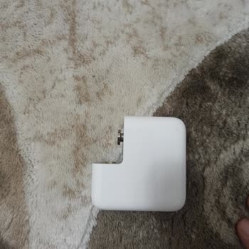 Apple 30W Adaptador USB‑C no funciona tras poco uso, rechazan garantía