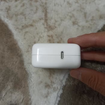 Apple 30W Adaptador USB‑C no funciona tras poco uso, rechazan garantía