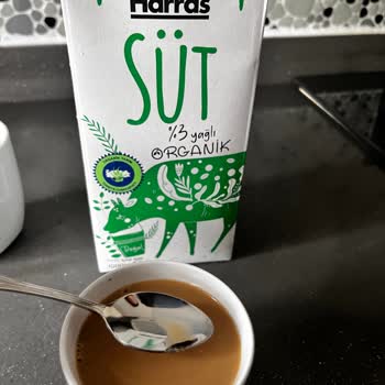 Organik Sütün İçinden Böcek Çıktı: Sağlık Ve Güven Endişesi