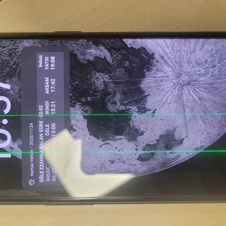 Güncelleme Sonrası Realme GT2 Pro Ekranında Dikey Yeşil Çizgi Sorunu Ve Çözüm Talebi