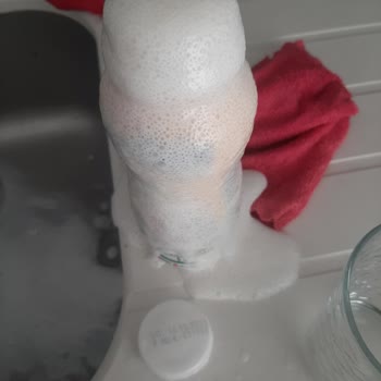 Son Kullanma Tarihi Geçmemiş Kefir Şişesi Fışkırarak Boşaldı