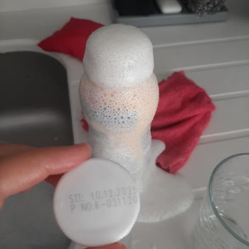 Son Kullanma Tarihi Geçmemiş Kefir Şişesi Fışkırarak Boşaldı