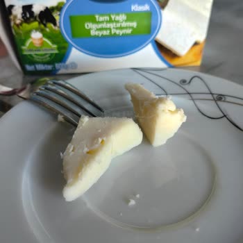 Peynirin İçinde Kıl Çıkması Hijyen Endişesi Yarattı