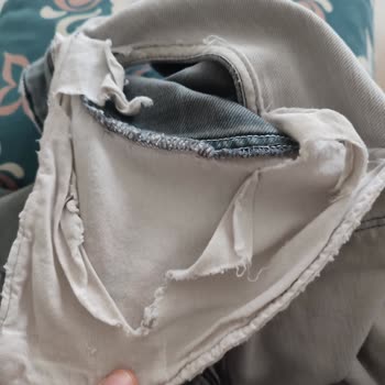 Kısa Sürede Yırtılan Lee Cooper Kot Pantolon İçin Değişim Talebi Ve Mağduriyet