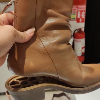 Kemal Tanca İki Kez Giyilen Botun Tabanı Açıldı Mağaza Çözüm Sunmadı