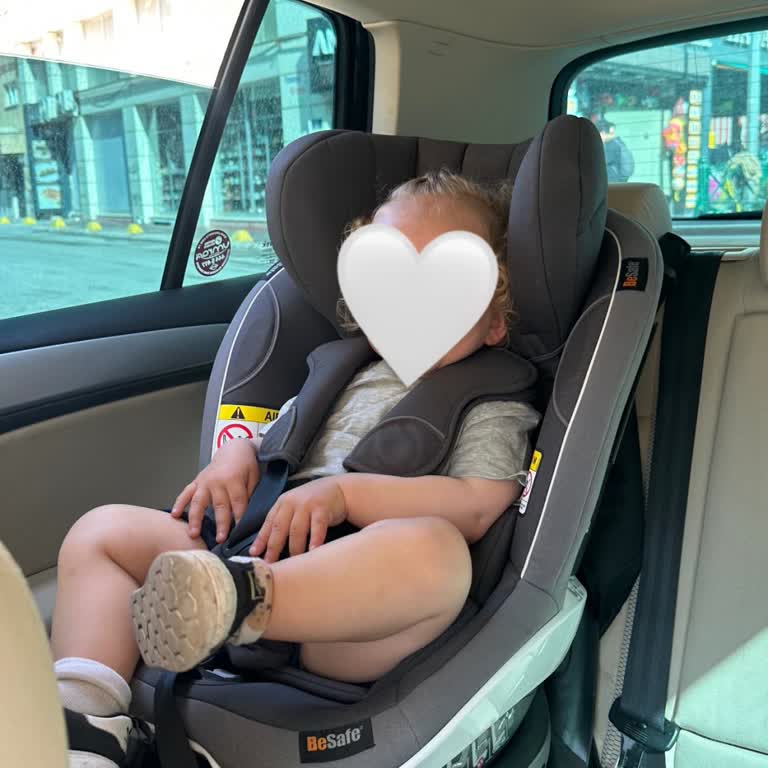 Besafe Izi Turn I-Size Isofix 0-18 кг автокресло: у ребёнка появляется синяк на спине