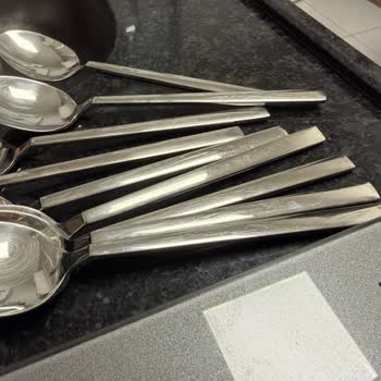 Yeni Alınan Bulaşık Makinesi Çatal Ve Kaşıkları Çiziyor, Mağduriyetimiz Giderilmeli