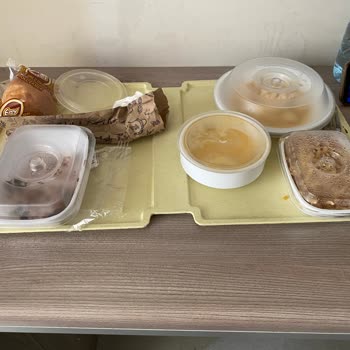 Hastanede Yemeklerin Geç Ve Soğuk Gelmesi İle Personel İlgisizliği Mağduriyet Yaşattı