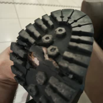 Bambi Botun Tabanı Tamamen Ayrıldı