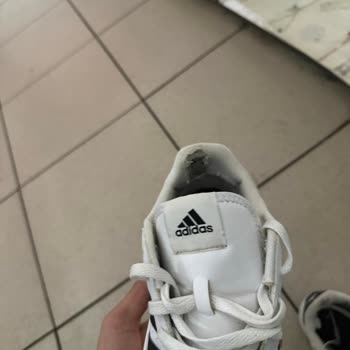 Kısa Sürede Yırtılan Ayakkabıya Olumsuz İnceleme Yanıtı