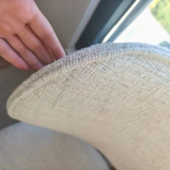 Pati Dostu Denilen Sandalyeler İlk Haftadan Deforme Oldu, Çözüm Yetersiz Kaldı