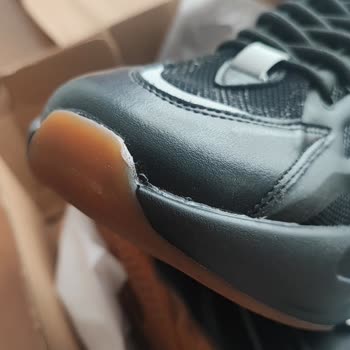 Defolu Ve Kullanılmış Ayakkabının Yeni Diye Gönderilmesi