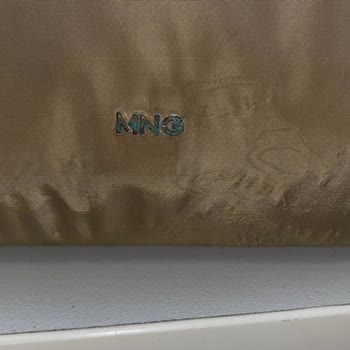 Mango Çantamın Logosu Kısa Sürede Paslandı