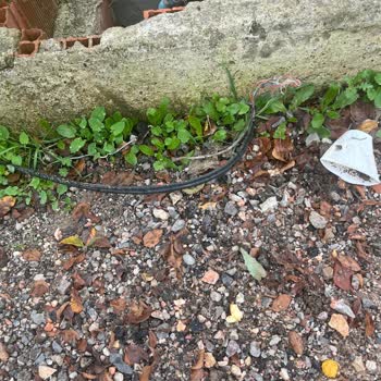 Kamyonun Çarptığı Direk 5 Gündür Onarılmadı, Köyde İnternet Ve İletişim Yok