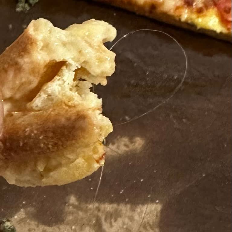 Pizzadan Saç Çıkması Nedeniyle Güven Kaybı Ve Hijyen Sorunu