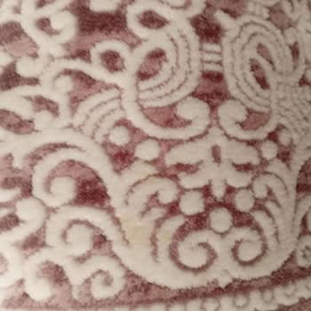 Temizlenmeyen Halılar Ve İlgisiz Hizmet Mağduriyet Yarattı