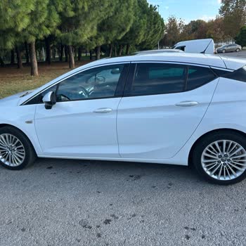 Opel Astra Tavan Boyasında Beklenmedik Boya Atması Sorunu