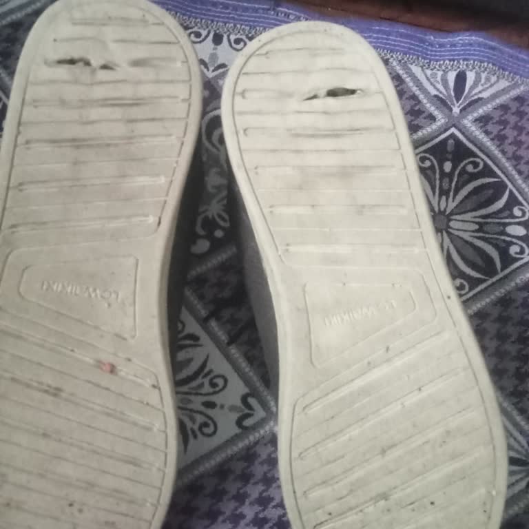 Kısa Sürede Tabanı Yırtılan Ayakkabılar Hayal Kırıklığı Yarattı