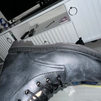 Satın Aldığım Sprey Yeni Botumda Kalıcı Lekelere Sebep Oldu