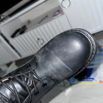 Satın Aldığım Sprey Yeni Botumda Kalıcı Lekelere Sebep Oldu