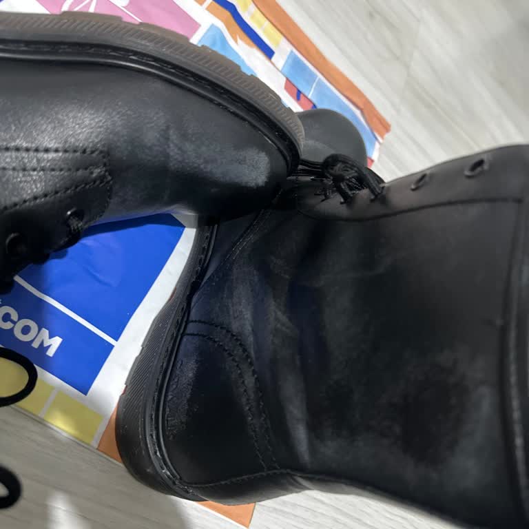 Satın Aldığım Sprey Yeni Botumda Kalıcı Lekelere Sebep Oldu