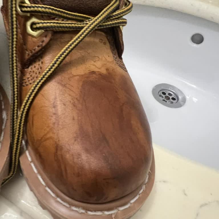 Satın Aldığım Ayakkabının Boyası İlk Kullanımda Aktı, İade Veya Değişim Talep Ediyorum