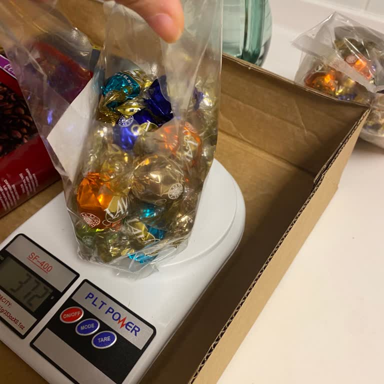 Yırtılmış Ve Eksik Çikolata Paketi Teslim Edildi, Güvenim Sarsıldı