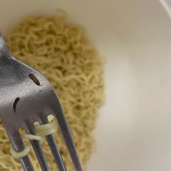 Aldığım Noodle Paketinden Kurt Çıkması Nedeniyle Güven Kaybı Ve Mağduriyet