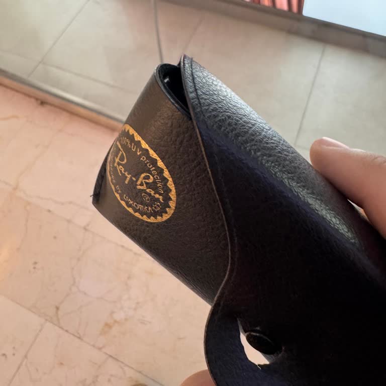 Rayban Gözlüğümün Deri Kılıfı Kısa Sürede Yırtıldı, Değişim Talebim Reddedildi