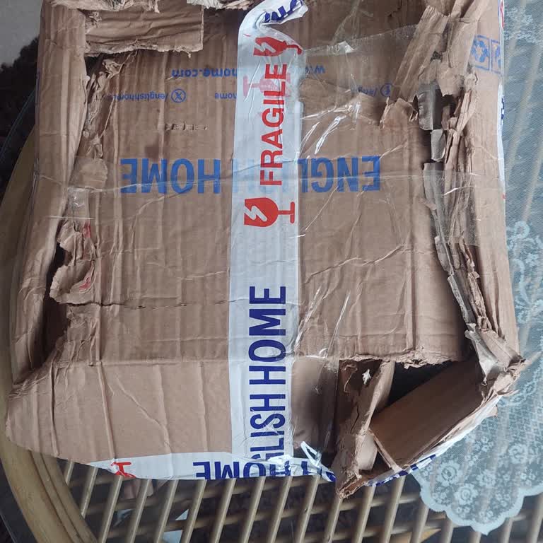 Kırık Çerçeve Ve Yanlış Teslimat: Sürat Kargo'da Güven Sorunu