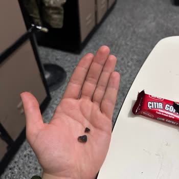 Torku Kakaolu Gofretin İçinden Sert Cisim Çıkması Ve Güvenlik Endişesi