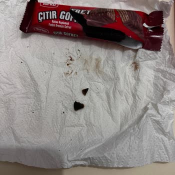 Torku Kakaolu Gofretin İçinden Sert Cisim Çıkması Ve Güvenlik Endişesi