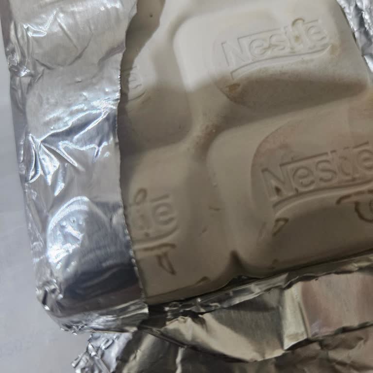 Son Kullanma Tarihi Geçmemiş Nestle Beyaz Çikolata Bozuk Çıktı