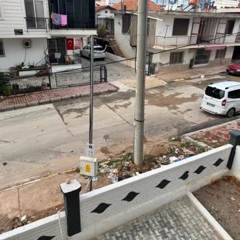 Yarım Bırakılan Kaldırım Çalışması Mahallemizi Mağdur Ediyor