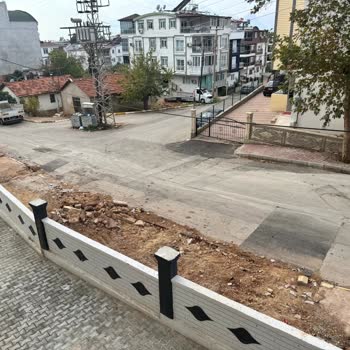 Yarım Bırakılan Kaldırım Çalışması Mahallemizi Mağdur Ediyor